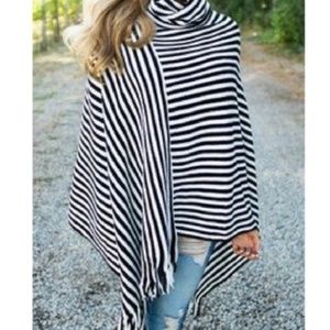 NWOT black/white poncho. 2x-3x